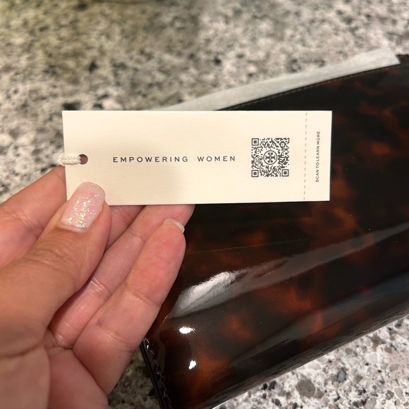 Tory Burch Tortoise Patent Chain Wallet - Picture 4 of 15